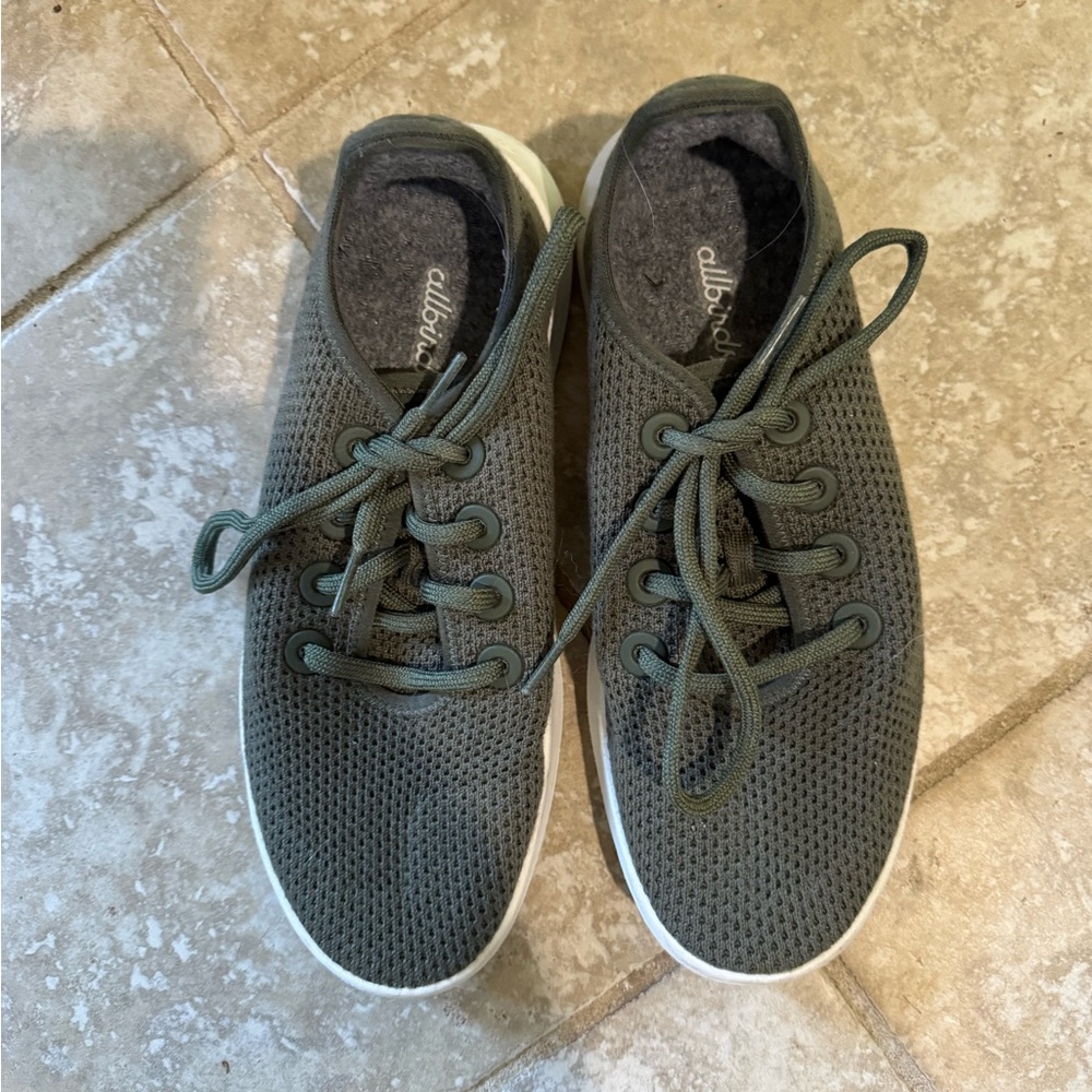 EUC Olive Allbird Sneakers